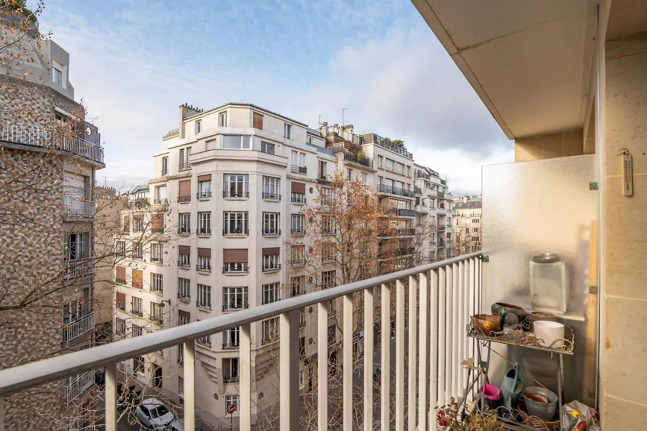 Veeve - Fragments In Time Apartment Paris
